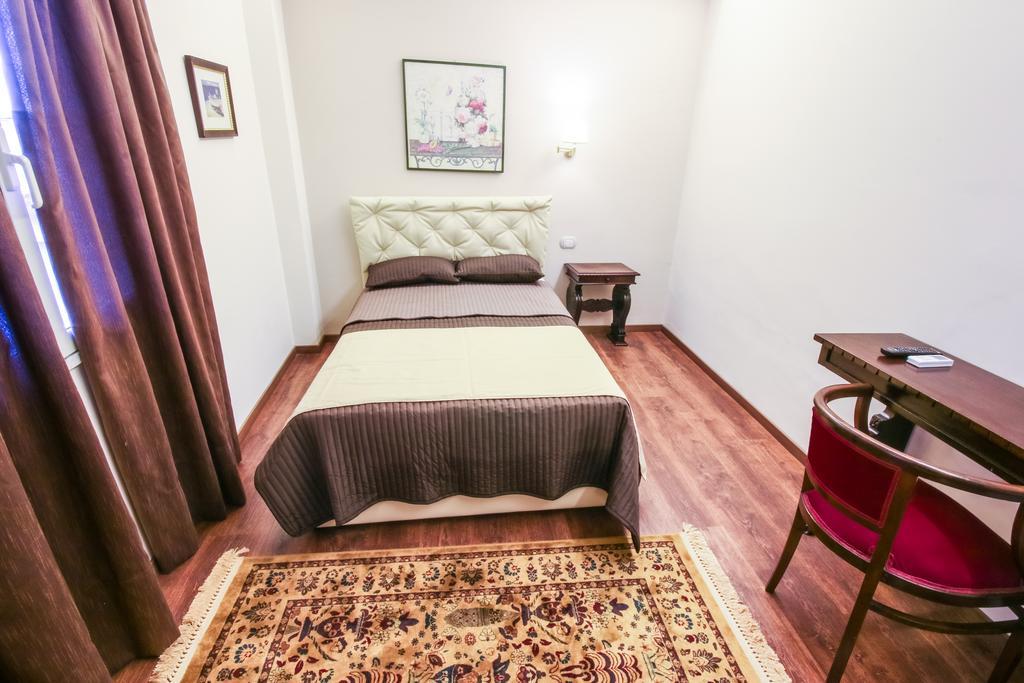 96 Guest House Reggio di Calabria Oda fotoğraf