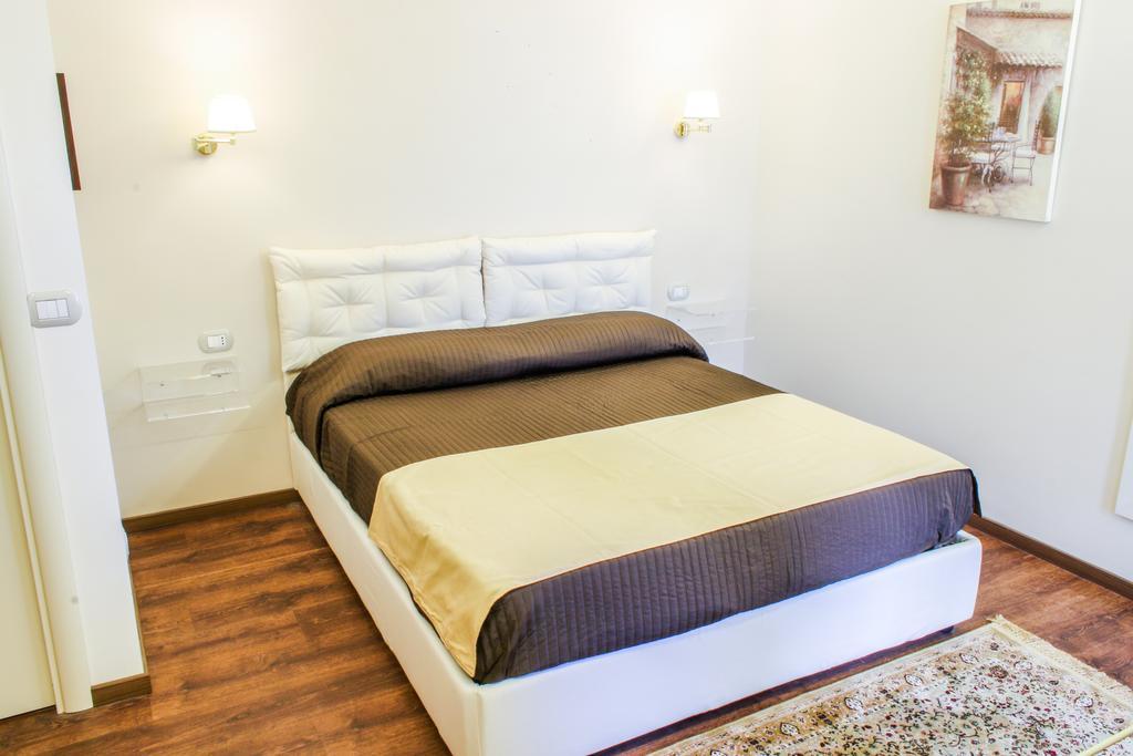96 Guest House Reggio di Calabria Oda fotoğraf
